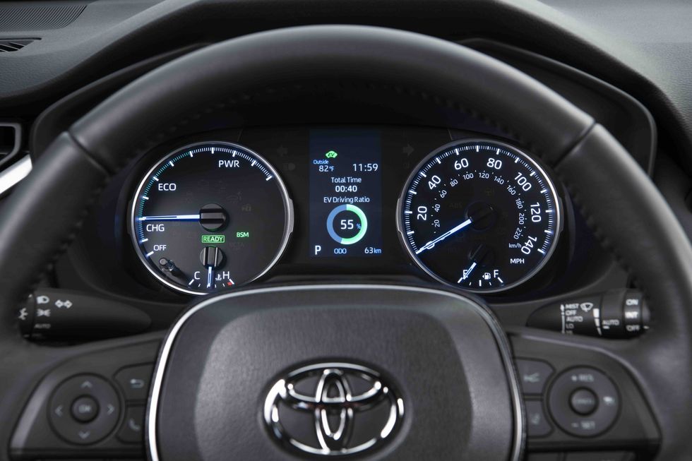 2022-toyota-rav4-se-hybrid-019-scaled-16367